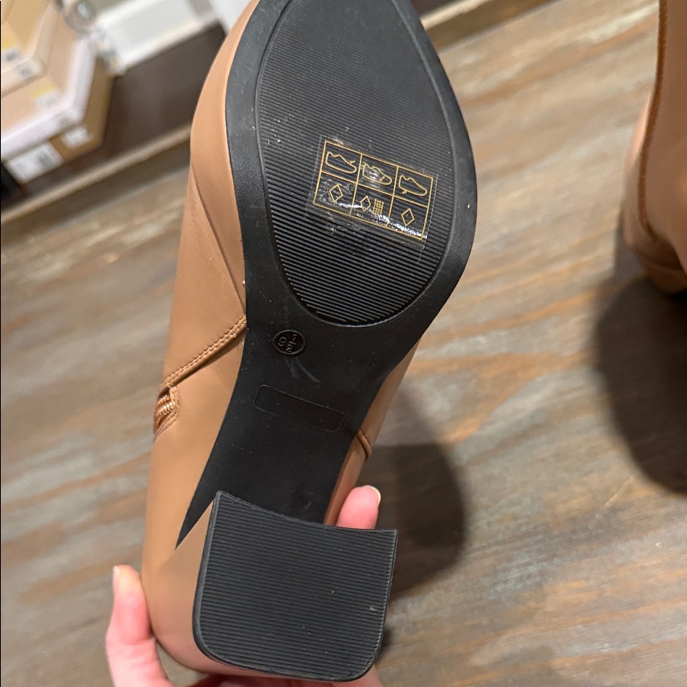 Journee Collection Marnnie Platform Ankle Bootie Tan Size 9.5 Block Heel NWOB - Picture 9 of 12